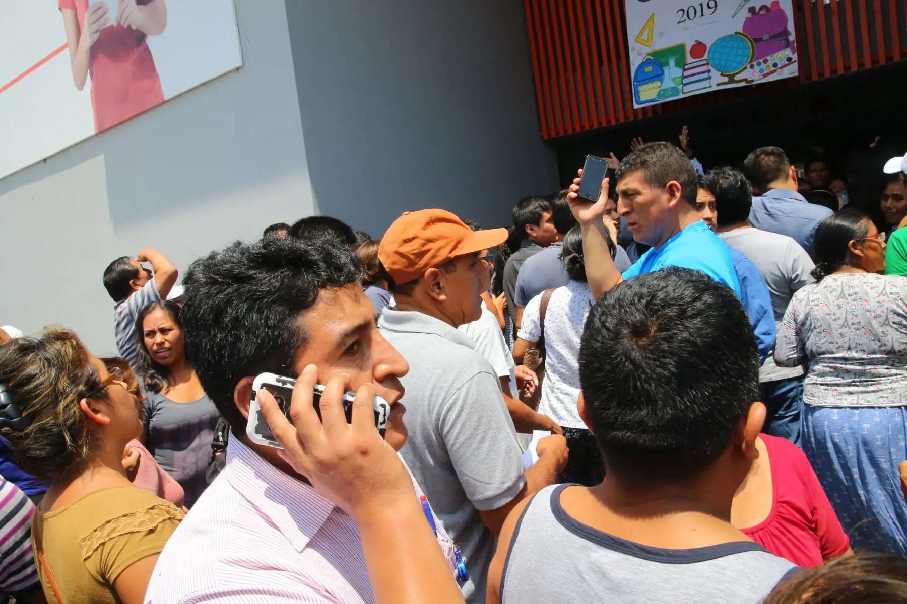 Villa El Salvador: un escolar muerto y otro herido por disparos en colegio. Foto: ANDINA/ Vidal Tarqui Villa El Salvador: un escolar muerto y otro herido por disparos en colegio. Foto: ANDINA/ Vidal Tarqui