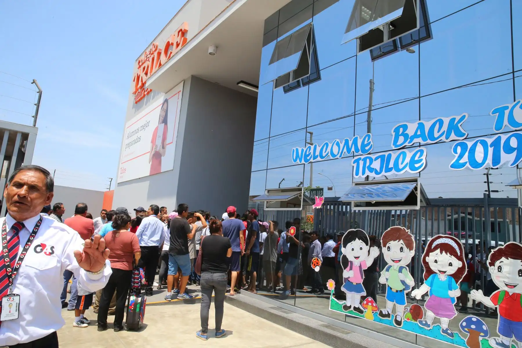 Villa El Salvador: un escolar muerto y otro herido por disparos en colegio. Foto: ANDINA/ Vidal Tarqui Villa El Salvador: un escolar muerto y otro herido por disparos en colegio. Foto: ANDINA/ Vidal Tarqui