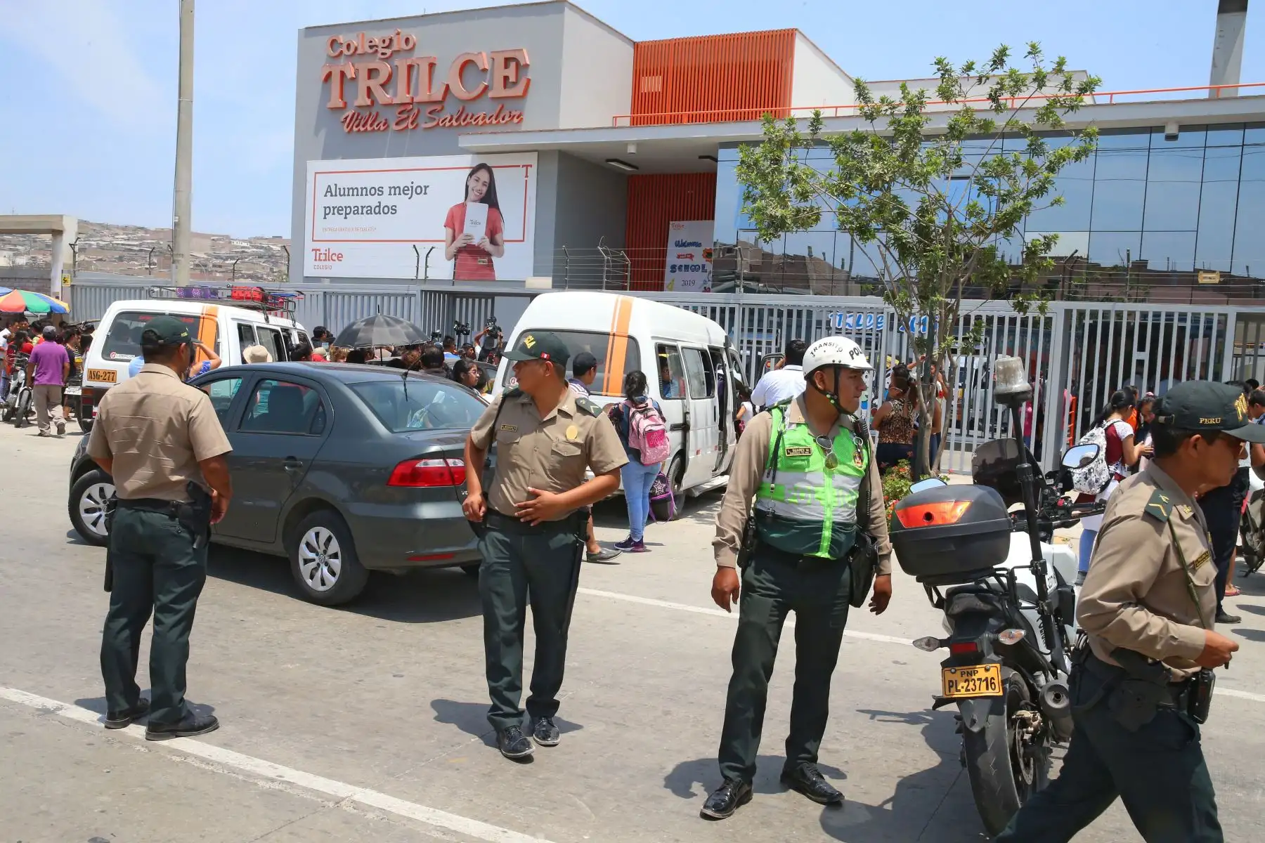 Villa El Salvador: un escolar muerto y otro herido por disparos en colegio. Foto: ANDINA/ Vidal Tarqui Villa El Salvador: un escolar muerto y otro herido por disparos en colegio. Foto: ANDINA/ Vidal Tarqui
