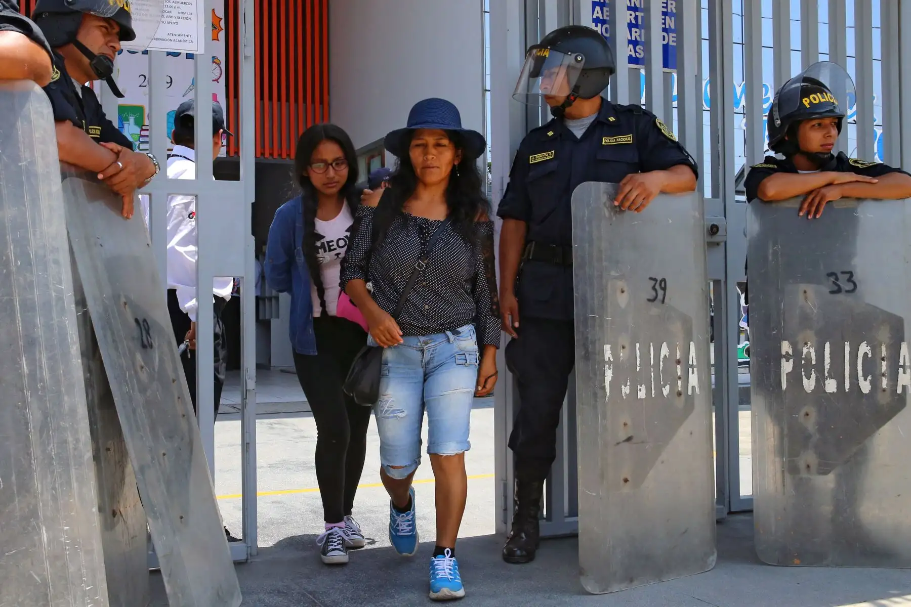 Villa El Salvador: un escolar muerto y otro herido por disparos en colegio. Foto: ANDINA/ Vidal Tarqui Villa El Salvador: un escolar muerto y otro herido por disparos en colegio. Foto: ANDINA/ Vidal Tarqui