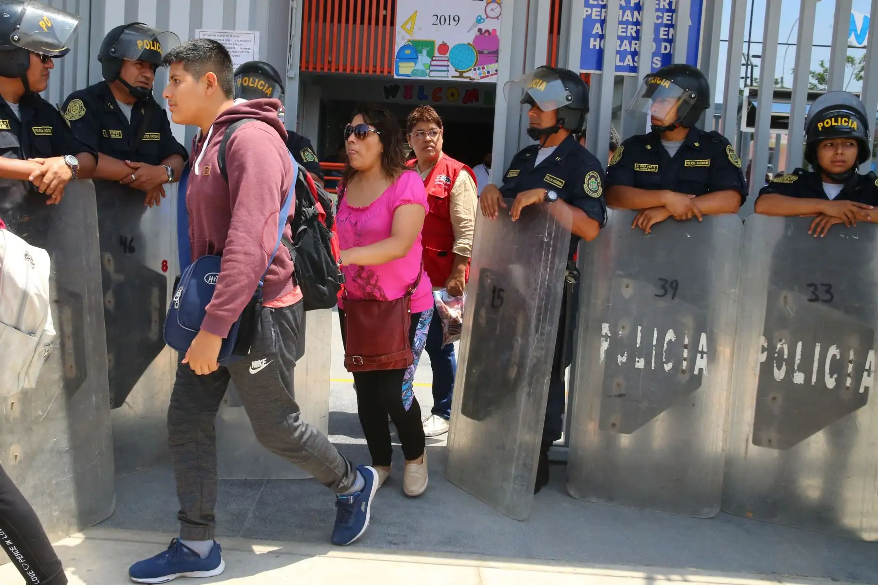 Villa El Salvador: un escolar muerto y otro herido por disparos en colegio. Foto: ANDINA/ Vidal Tarqui Villa El Salvador: un escolar muerto y otro herido por disparos en colegio. Foto: ANDINA/ Vidal Tarqui
