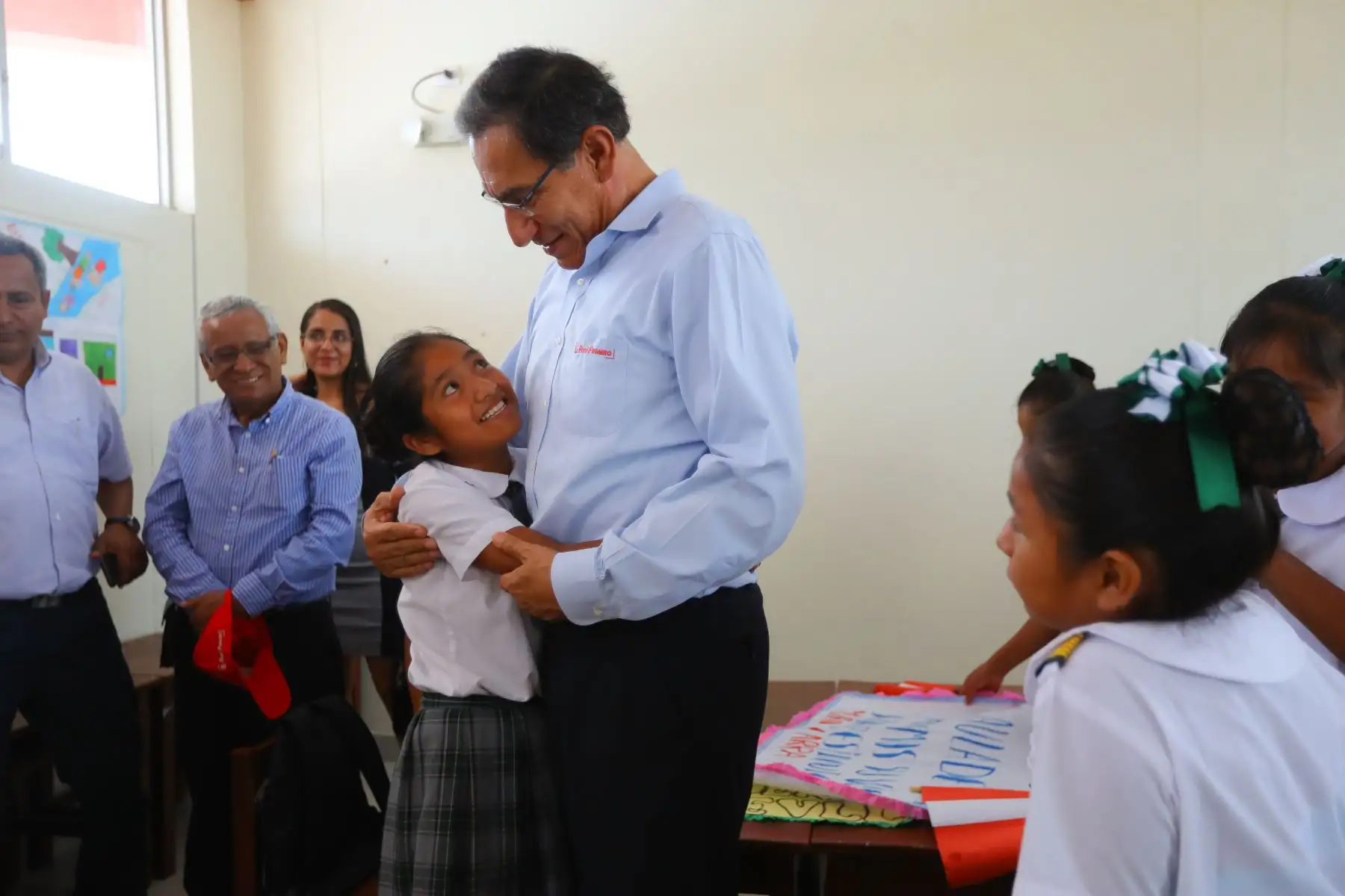 Jefe de Estado  Martin Vizcarra supervisó el inicio del año escolar en la IE Miguel Grau, de La Florida en Cajamarca, región donde entrega 10 instituciones educativas mejoradas y ampliadas.Foto.ANDINA/Prensa Presidencia