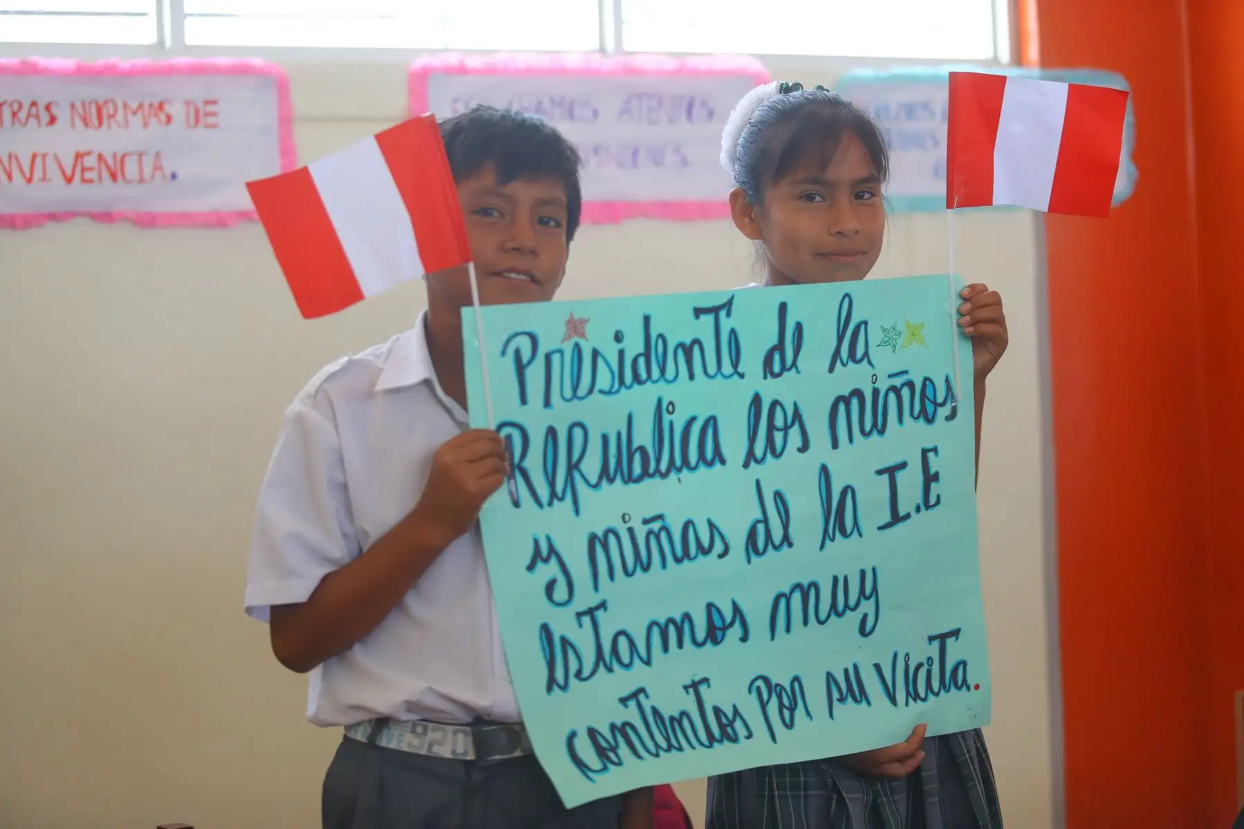 Jefe de Estado  Martin Vizcarra supervisó el inicio del año escolar en la IE Miguel Grau, de La Florida en Cajamarca, región donde entrega 10 instituciones educativas mejoradas y ampliadas.Foto.ANDINA/Prensa Presidencia