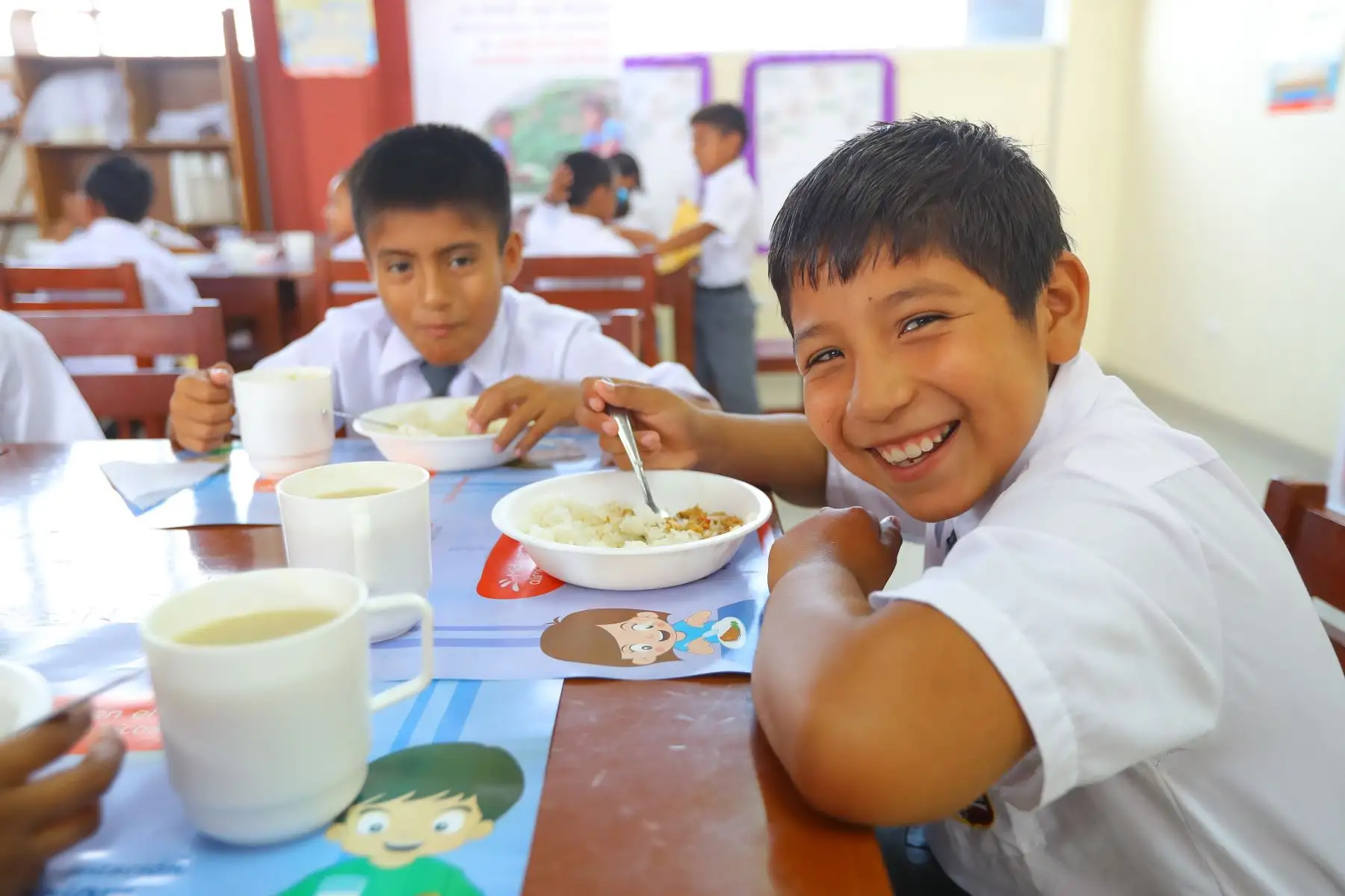 Jefe de Estado  Martin Vizcarra supervisó el inicio del año escolar en la IE Miguel Grau, de La Florida en Cajamarca, región donde entrega 10 instituciones educativas mejoradas y ampliadas.Foto.ANDINA/Prensa Presidencia