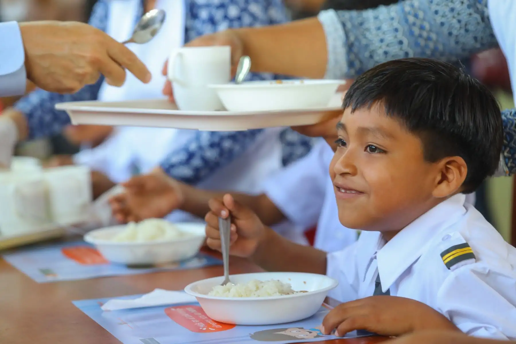 Jefe de Estado  Martin Vizcarra supervisó el inicio del año escolar en la IE Miguel Grau, de La Florida en Cajamarca, región donde entrega 10 instituciones educativas mejoradas y ampliadas.Foto.ANDINA/Prensa Presidencia