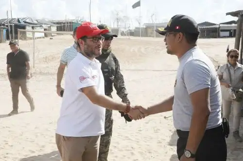 Ministro de Comercio Exterior y Turismo, Edgar Vásquez, visita la zona de La Pampa en Madre de Dios. Foto: Cortesía.