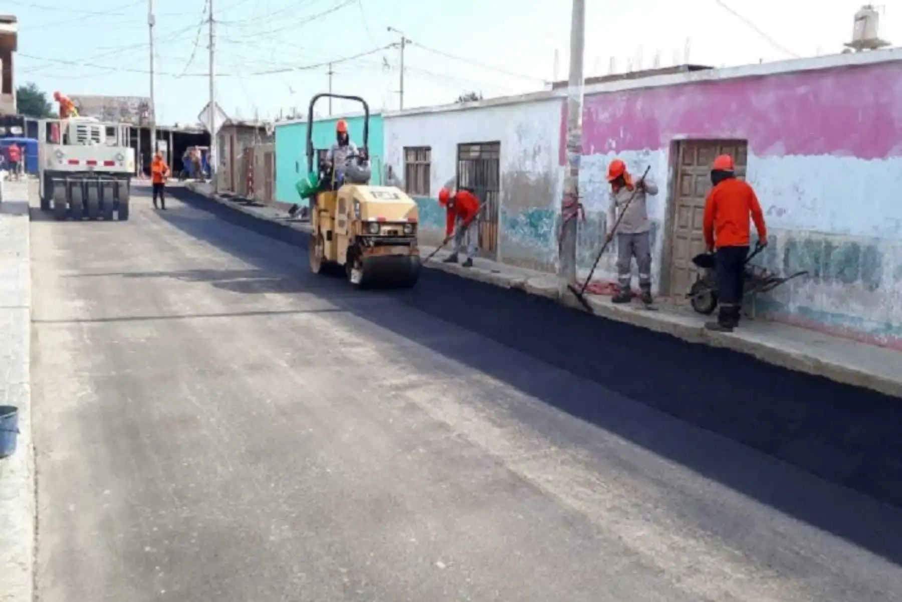 Más de 4,000 metros lineales de pistas y 1,000 de veredas son reconstruidas y serán entregadas en los próximos días en Huarmey, región Áncash, informó la Autoridad para la Reconstrucción con Cambios (ARCC), que precisó que las intervenciones estuvieron a cargo de la Municipalidad provincial de Huarmey.