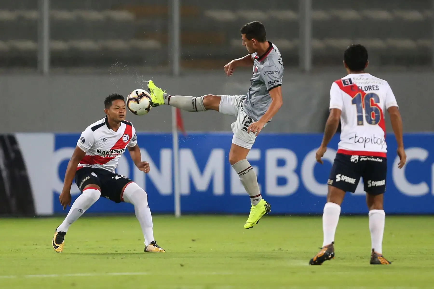 Deportivo Municipal perdió 3-0 frente al Atlético Colón de Santa Fe,en el  partido de ida por la primera fase de la Copa Sudamericana 2019, en el estadio nacional.Foto.ANDINA/ Jhony Laurente