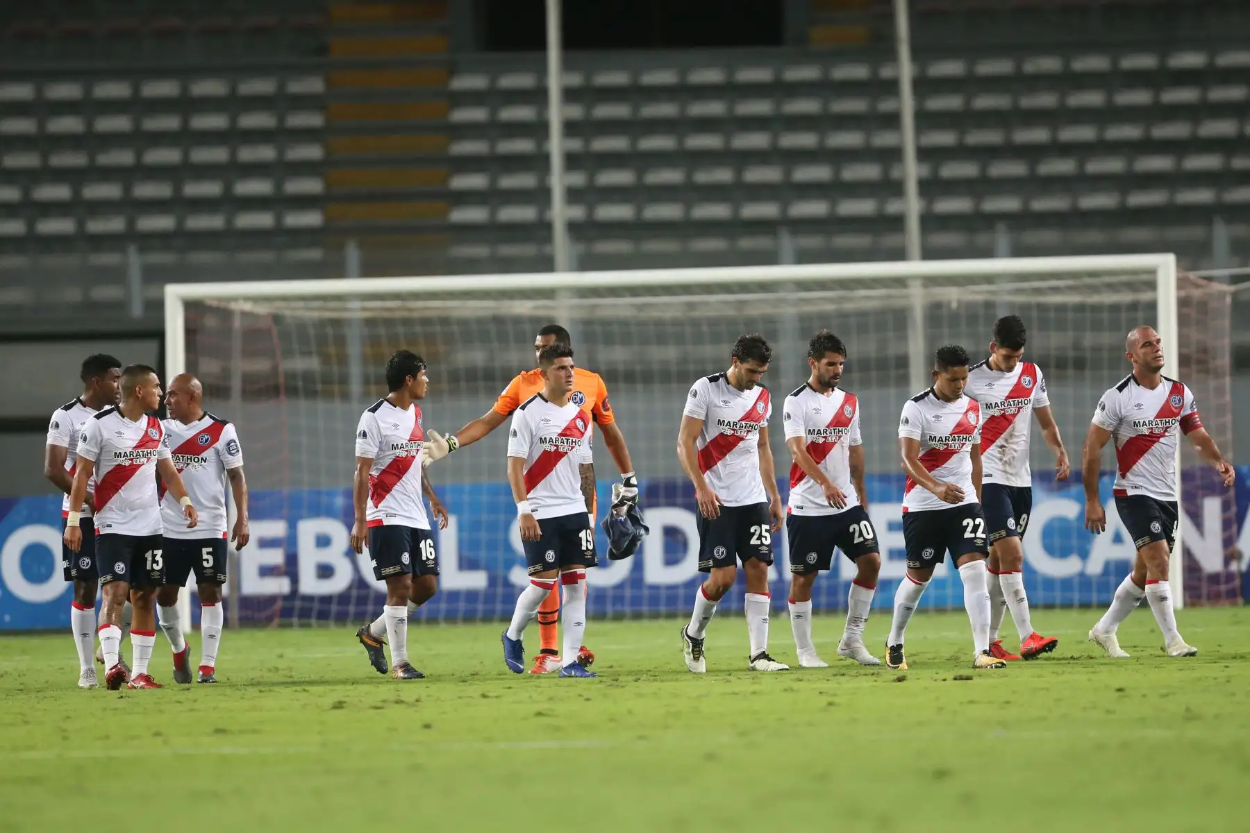Deportivo Municipal perdió 3-0 frente al Atlético Colón de Santa Fe, en el  partido de ida por la primera fase de la Copa Sudamericana 2019, en el estadio nacional.Foto.ANDINA/ Jhony Laurente