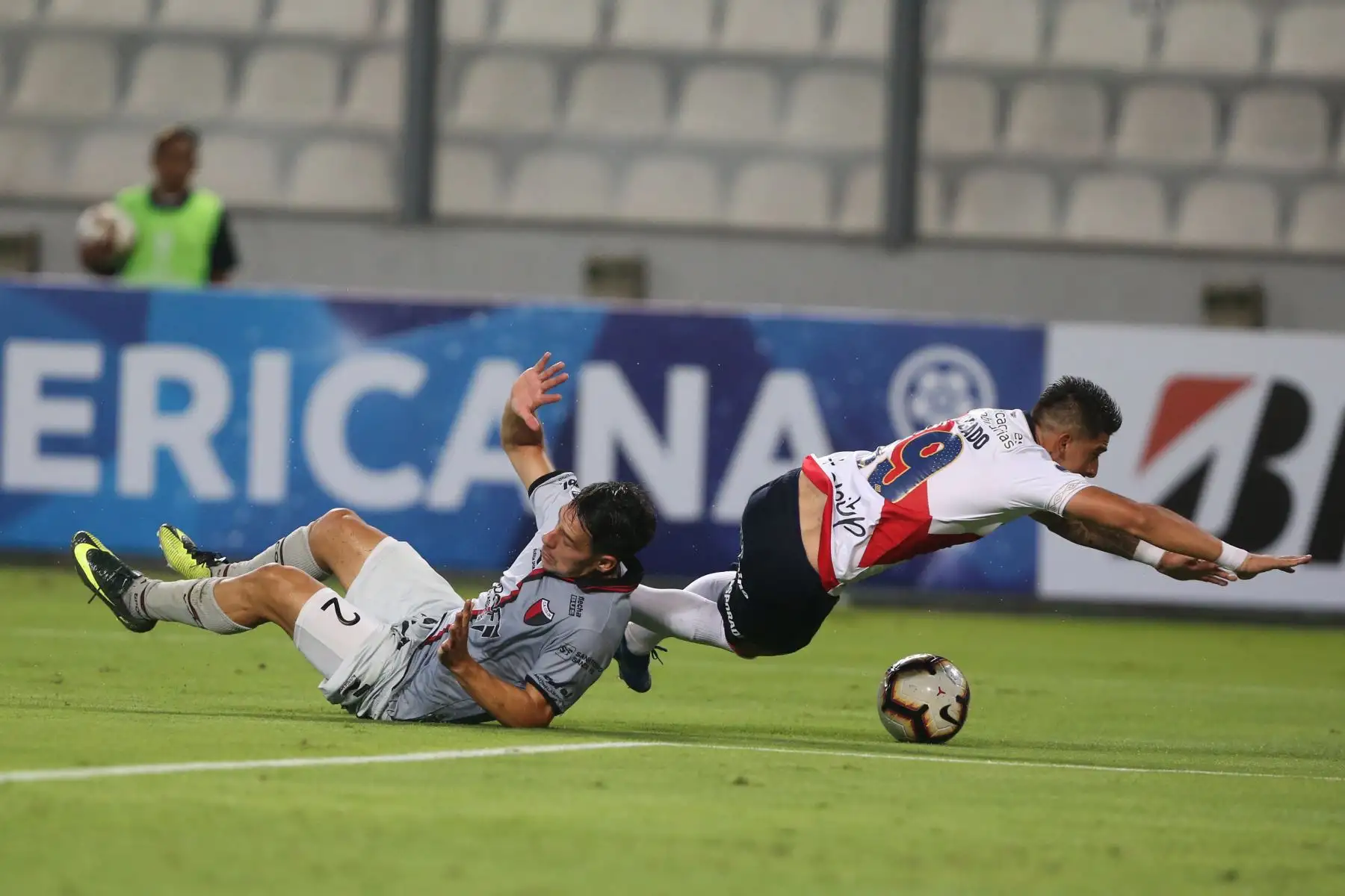 Deportivo Municipal perdió 3-0 frente al Atlético Colón de Santa Fe, en el  partido de ida por la primera fase de la Copa Sudamericana 2019, en el estadio nacional.Foto.ANDINA/ Jhony Laurente
