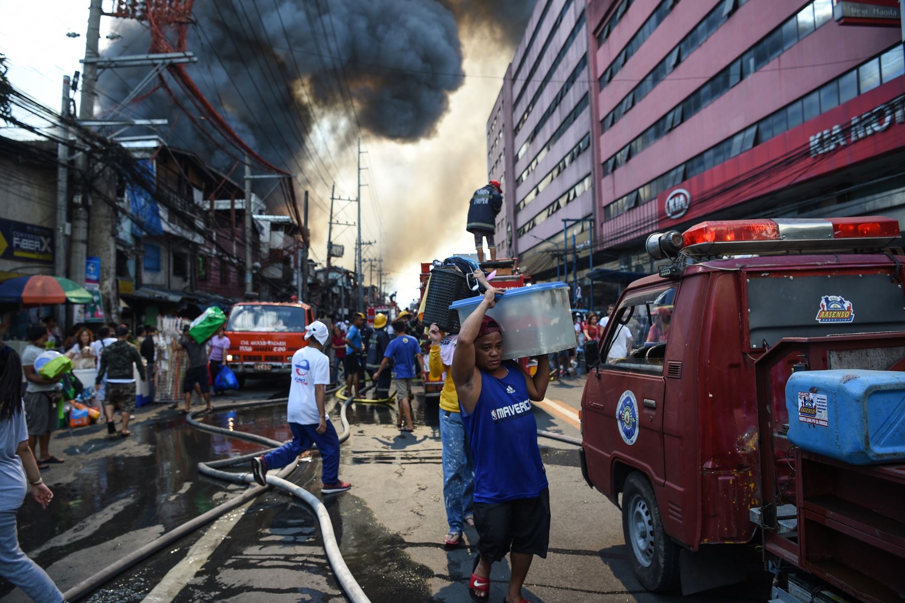 Incendio destruye 250 casas y deja 750 familias sin hogar en Manila. Foto: AFP