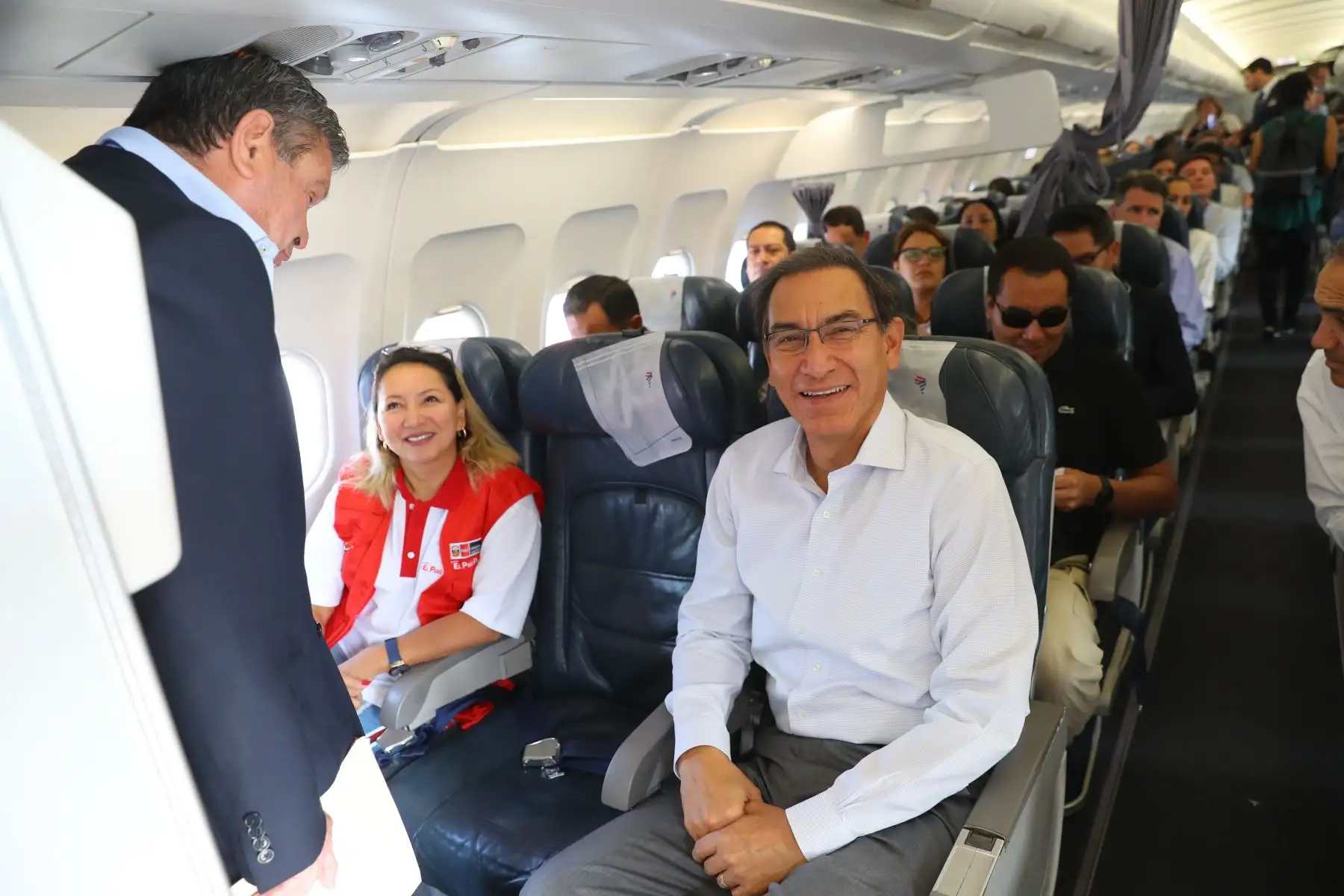 Presidente Vizcarra inaugura el primer vuelo comercial Lima -Ilo e inspecciona la carretera San Jerónimo Algarrobal. Foto: ANDINA/Prensa Presidencia