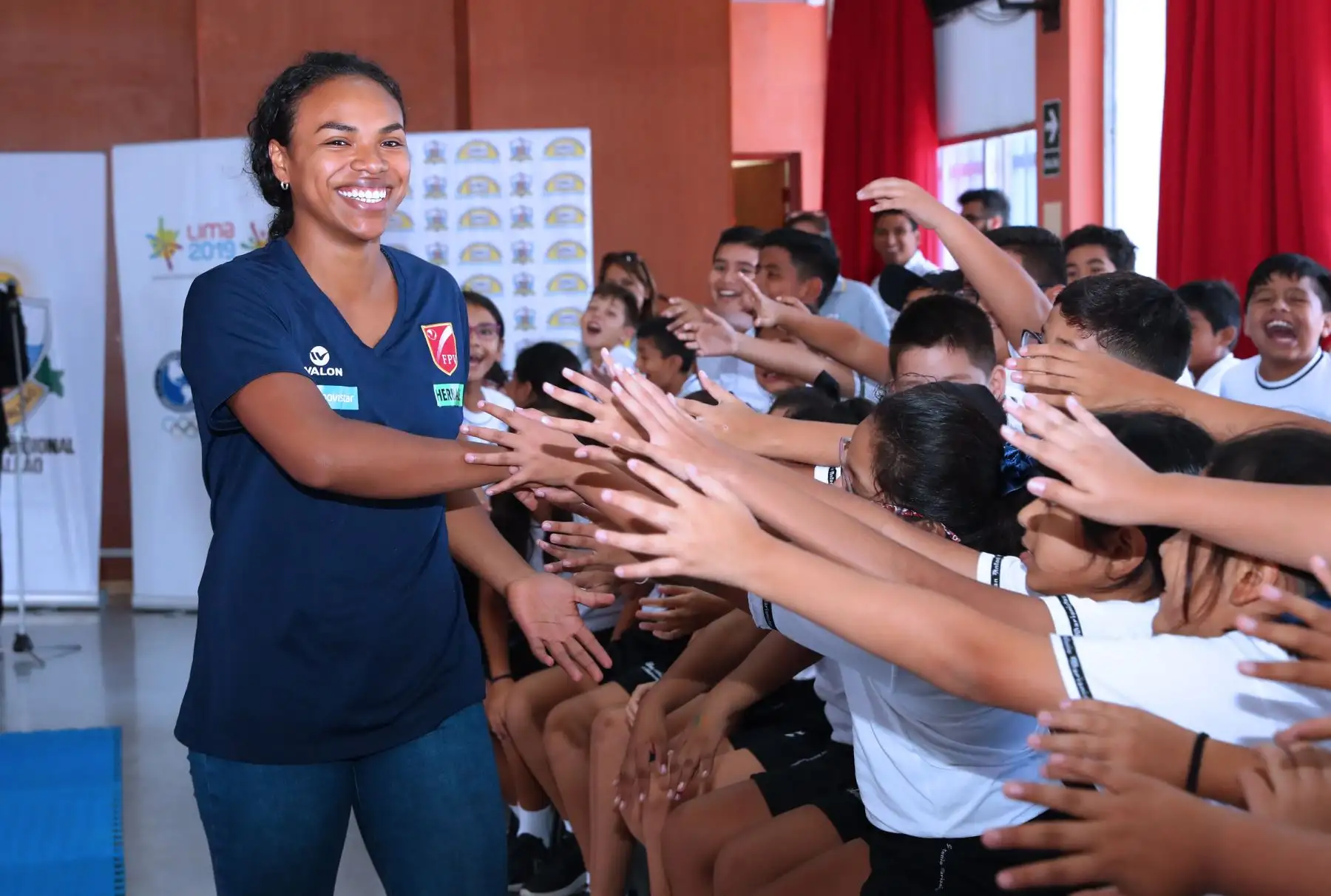 Deportista Shiamara Almeid, participa  en la  ceremonia de iniciativa que tiene por finalidad promover la importancia del deporte en el Primer Puerto del Callao Foto: ANDINA/Norman Córdova