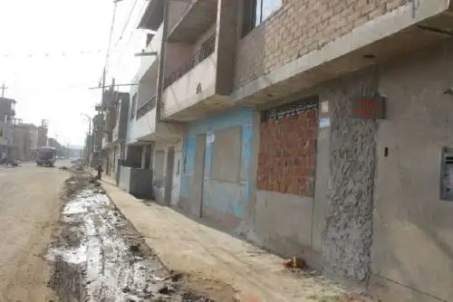 Vecinos de la primera cuadra de la calle Francisco de Paula, en el distrito El Porvenir, provincia de Trujillo, en La Libertad, han tapiado las puertas y ventanas de sus casas con ladrillo y cemento, para evitar que la activación de la quebrada San Ildefonso vuelva a inundar sus viviendas con agua, lodo y piedras como en marzo del 2017.
