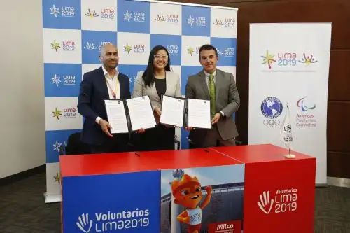 Firma de convenio ANDINA/Nathalie Sayago