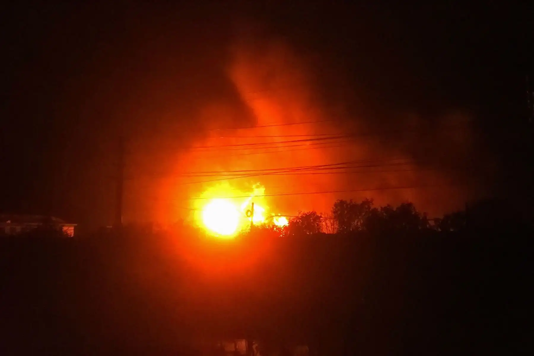 Una gran explosión sacudió una planta química en el este de China, matando al menos a seis personas e hiriendo a docenas. Foto: AFP