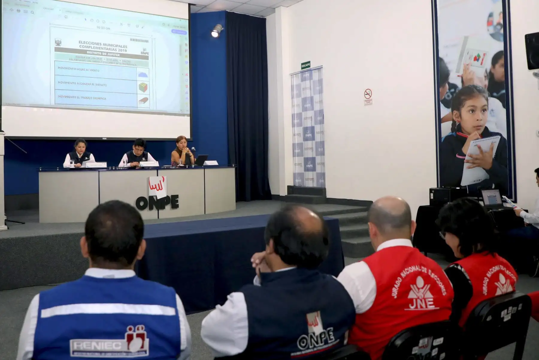 La ONPE presentó hoy el diseño de cédula de sufragio para la votación manual de las Elecciones Municipales Complementarias.
