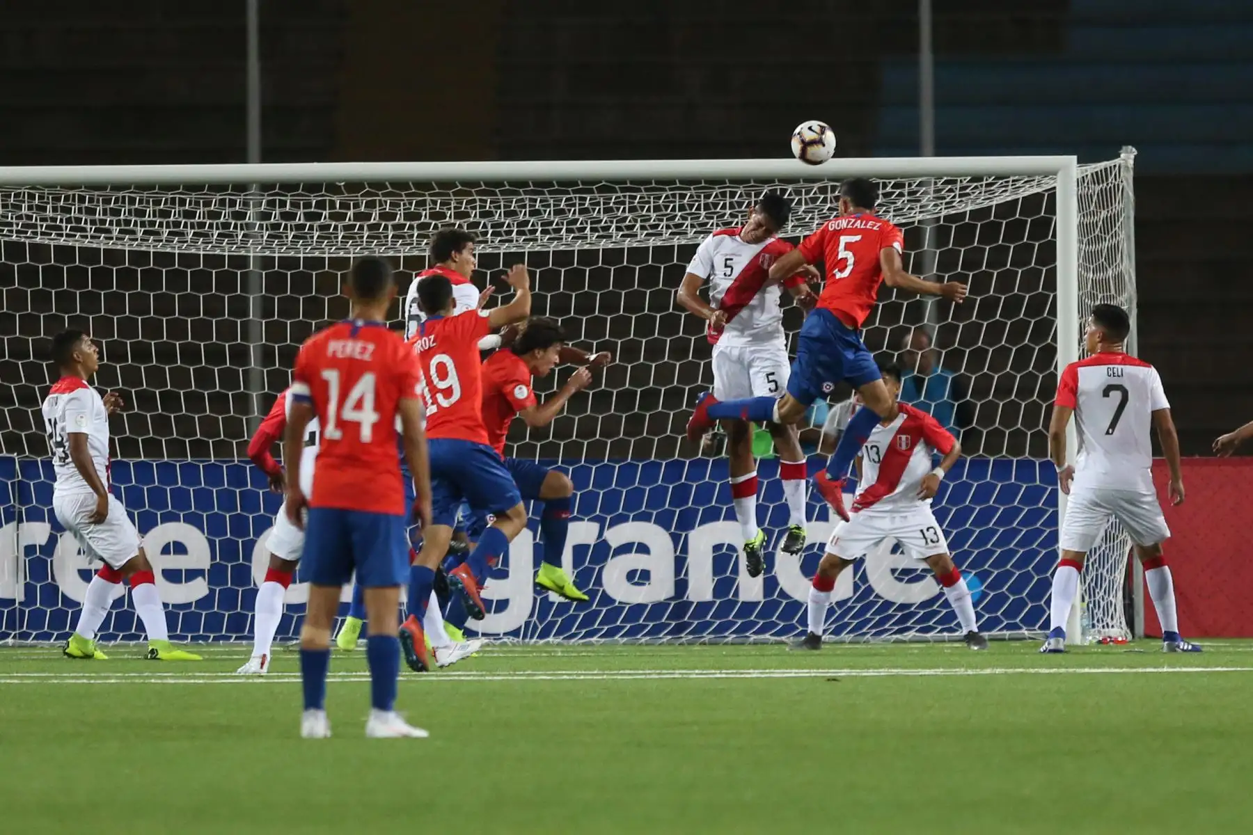 Partido entre Perú vs Chile, del Grupo A del Campeonato Sudamericano Sub 17, en el estadio de la UNMSM. Foto: ANDINA/ Jhony Laurente