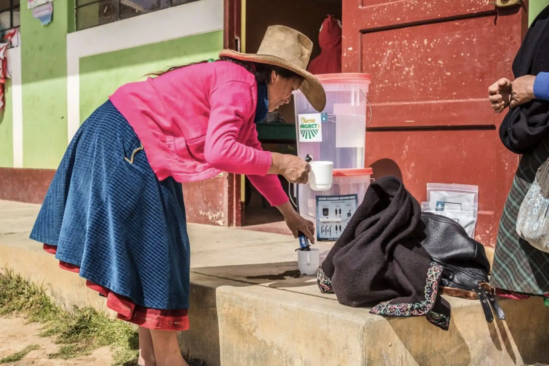Crean purificador y ahora consumen agua segura. Foto: Chacra Project.