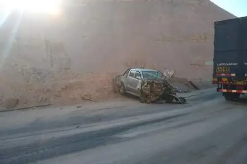 Un tráiler chocó con una camioneta y se despistó en la Carretera Panamericana Sur, a la altura del kilómetro 953 en Arequipa, dejando como saldo dos muertos y cinco heridos, entre los que se encuentra el alcalde del distrito de Andaray, Galo Sarmiento Sánchez, quien se trasladaba a la ciudad blanca, en el vehículo del municipio.