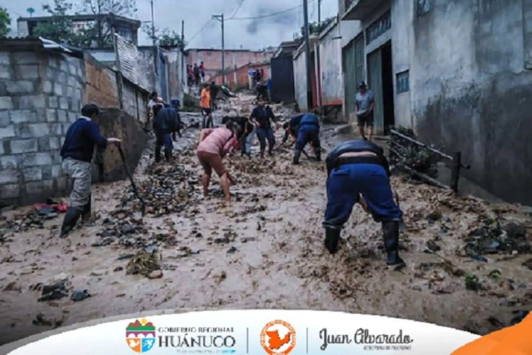 Debido a las lluvias intensas registradas en el distrito de Pillco Marca, en la provincia y región Huánuco, hoy se reportó la activación de una quebrada y desborde de acequias en la localidad Sequión de Yanag, afectando viviendas y la institución educativa inicial N° 231 “Mí Pequeño Mundo”.