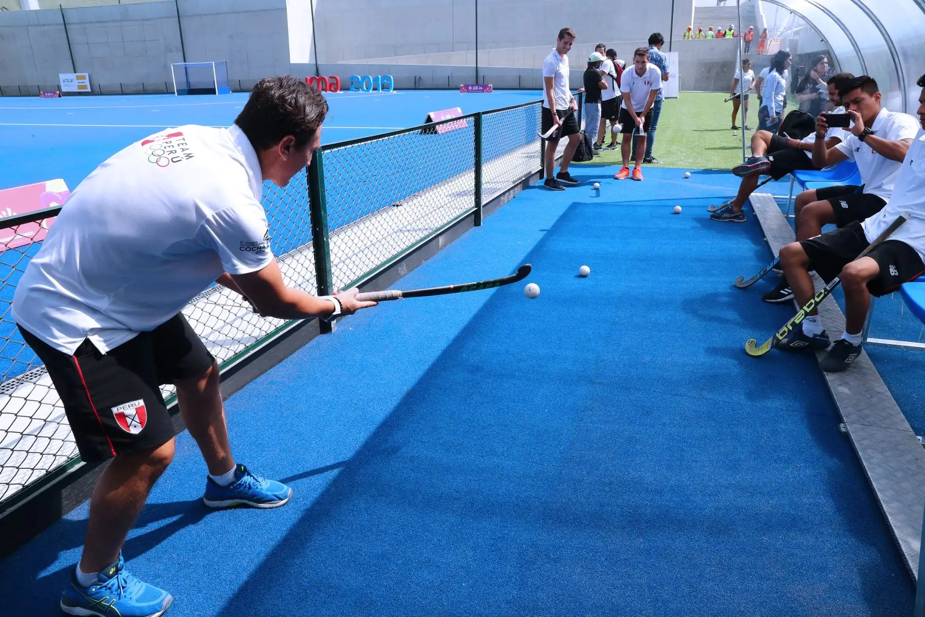 El Comité Organizador de los XVIII Juegos Panamericanos Lima 2019 hace la entrega oficial del campo de juego de Hockey sobre césped en el Complejo Deportivo María del Triunfo. Foto: ANDINA/Norman Córdova