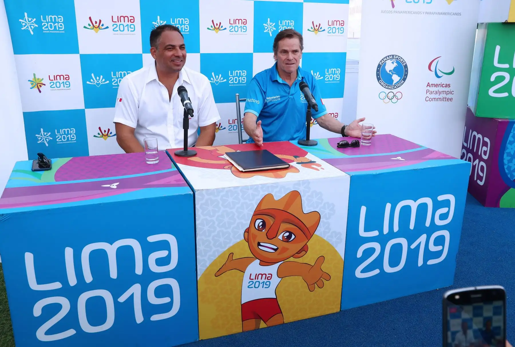 El Comité Organizador de los XVIII Juegos Panamericanos Lima 2019 hace la entrega oficial del campo de juego de Hockey sobre césped en el Complejo Deportivo María del Triunfo. Foto: ANDINA/Norman Córdova