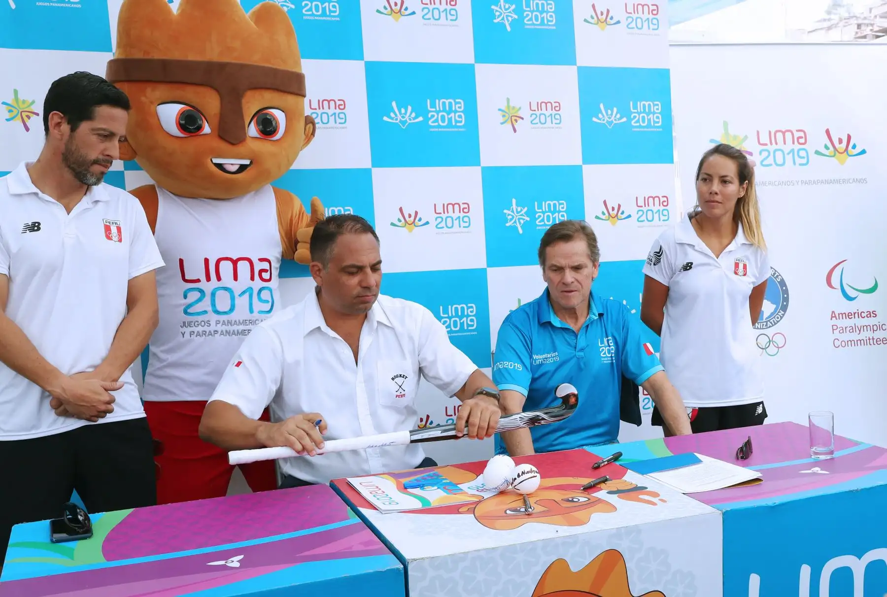 El Comité Organizador de los XVIII Juegos Panamericanos Lima 2019 hace la entrega oficial del campo de juego de Hockey sobre césped en el Complejo Deportivo María del Triunfo. Foto: ANDINA/Norman Córdova