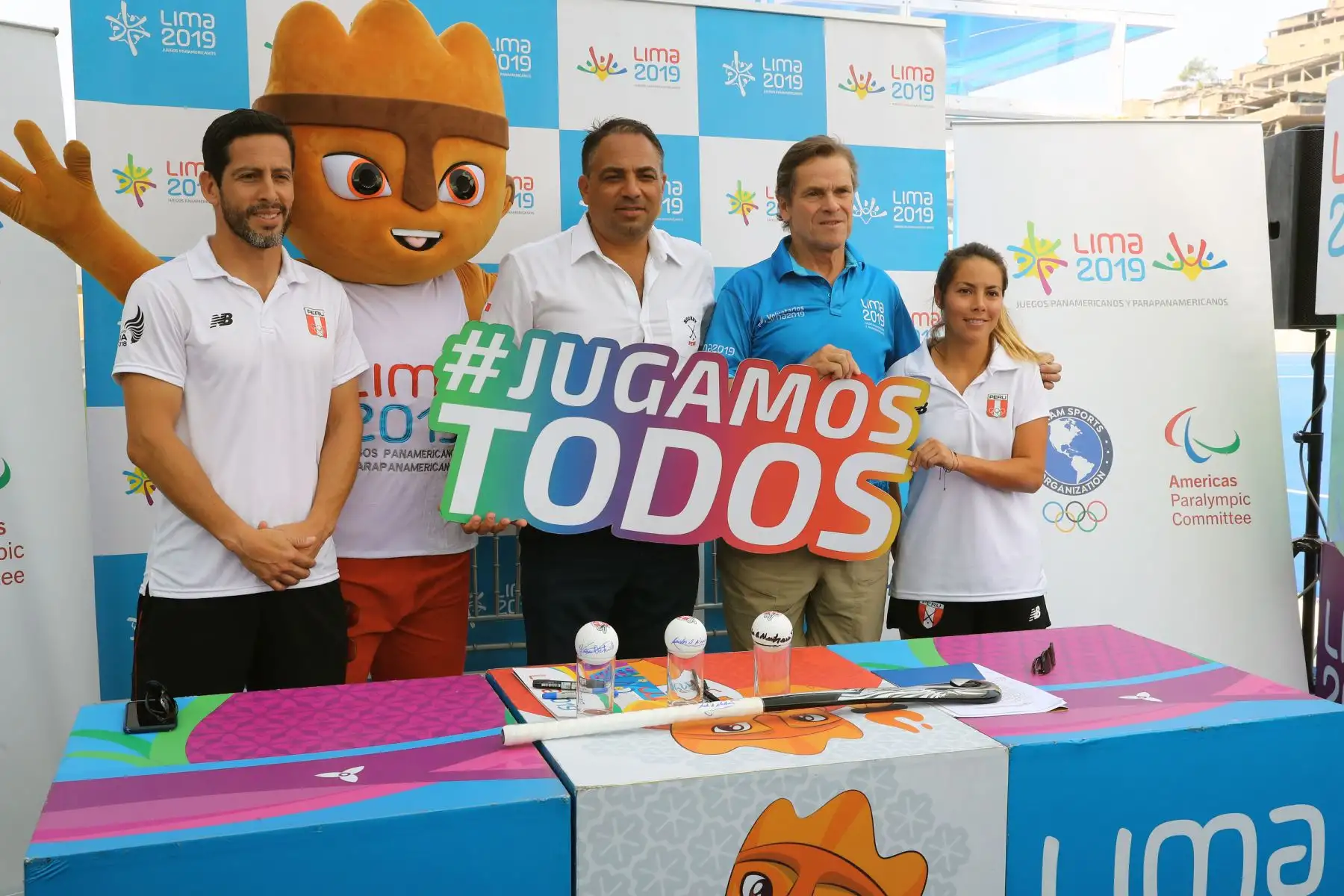 El Comité Organizador de los XVIII Juegos Panamericanos Lima 2019 hace la entrega oficial del campo de juego de Hockey sobre césped en el Complejo Deportivo María del Triunfo. Foto: ANDINA/Norman Córdova