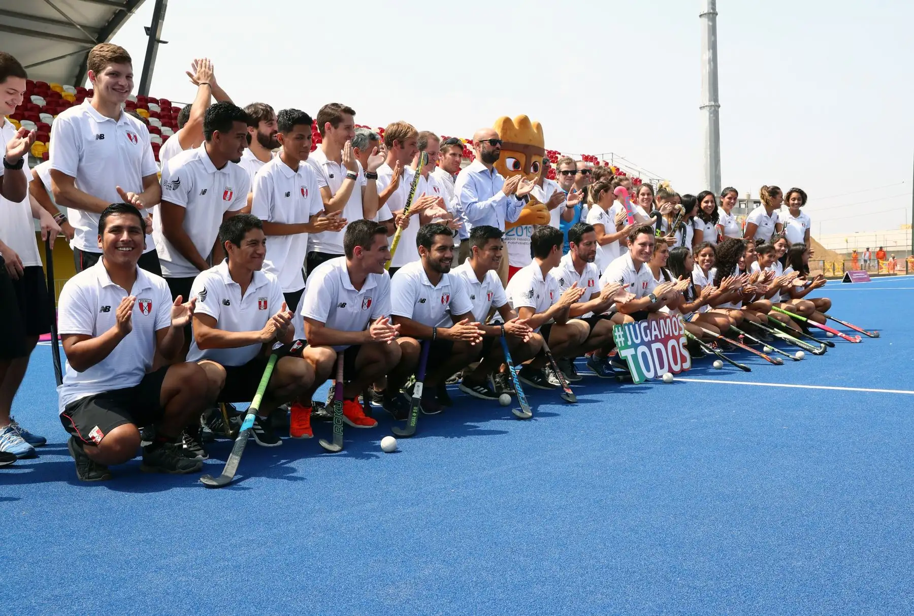 El Comité Organizador de los XVIII Juegos Panamericanos Lima 2019 hace la entrega oficial del campo de juego de Hockey sobre césped en el Complejo Deportivo María del Triunfo. Foto: ANDINA/Norman Córdova