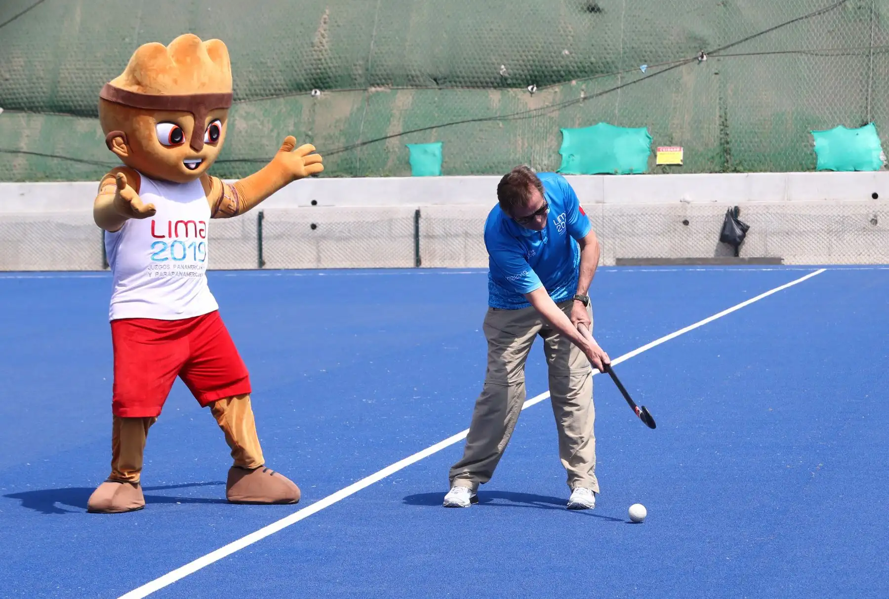 El Comité Organizador de los XVIII Juegos Panamericanos Lima 2019 hace la entrega oficial del campo de juego de Hockey sobre césped en el Complejo Deportivo María del Triunfo. Foto: ANDINA/Norman Córdova