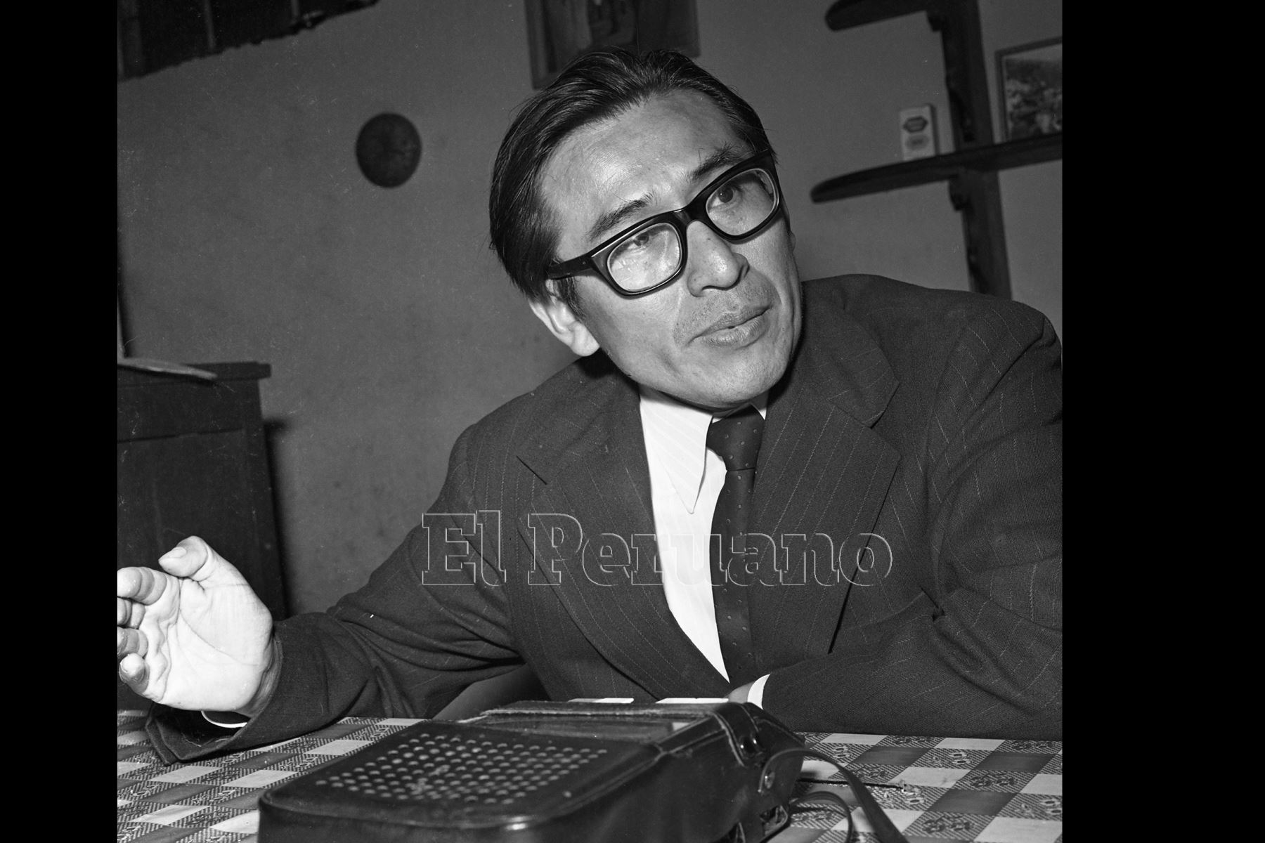 Lima - 29 octubre 1975 / Entrevista al periodista César Lévano. Foto: Archivo Histórico de EL PERUANO / Alejandro Aguirre