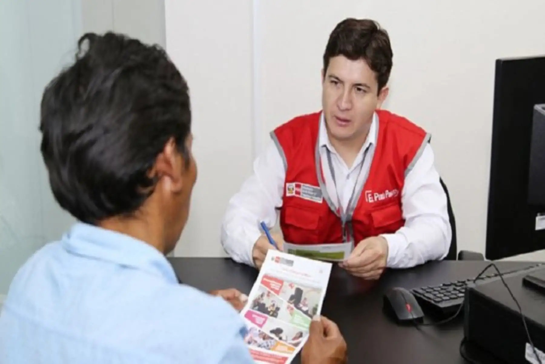 El Ministerio de la Mujer y Poblaciones Vulnerables (MIMP) en su trabajo por prevenir cualquier tipo de violencia, rechaza las amenazas y humillaciones contra un adulto mayor en la comunidad de Santa Rosa, en la región Puno.