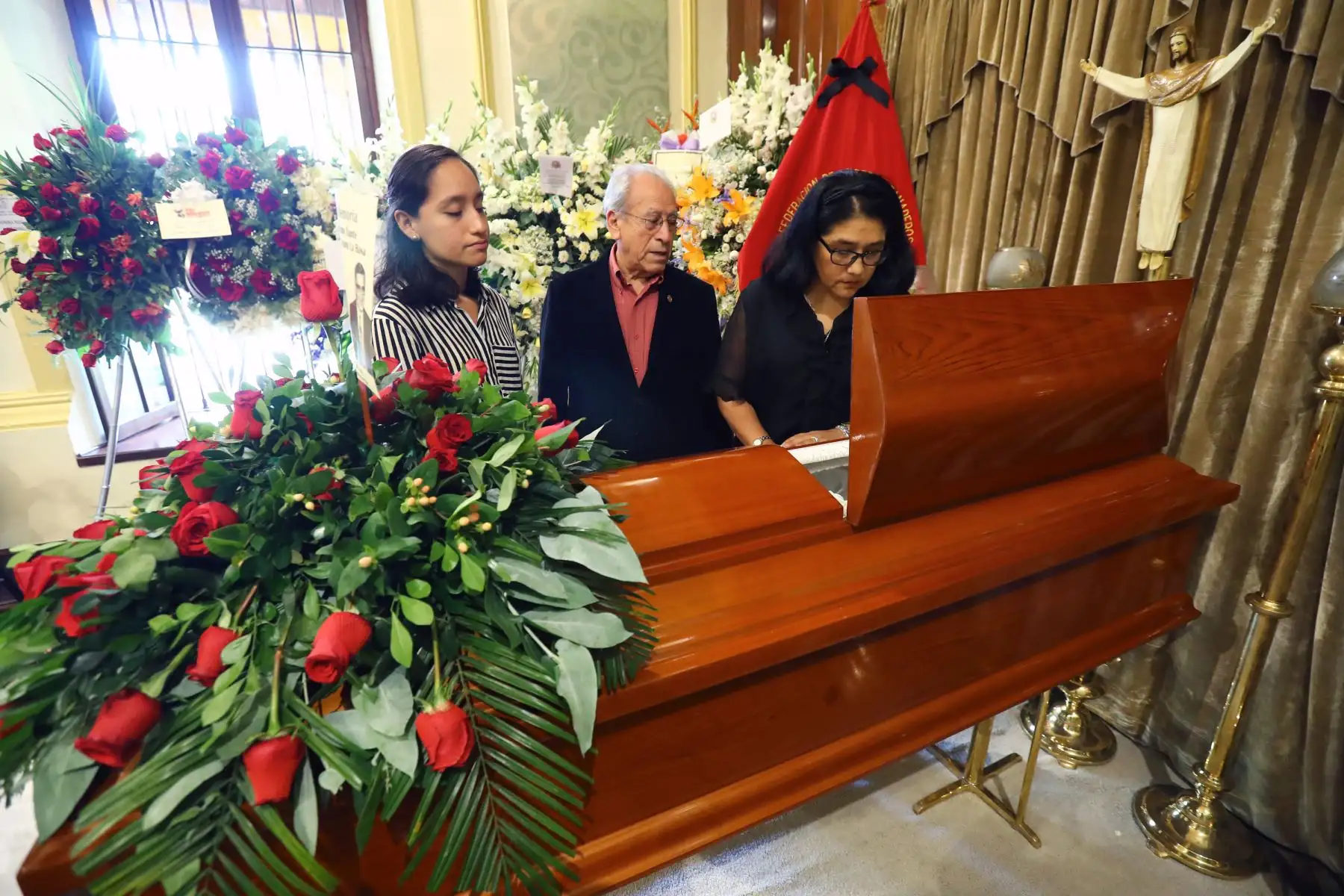 Restos del  periodista César Lévano, son velados en la Casona de San Marcos .Foto: ANDINA/Norman Córdova