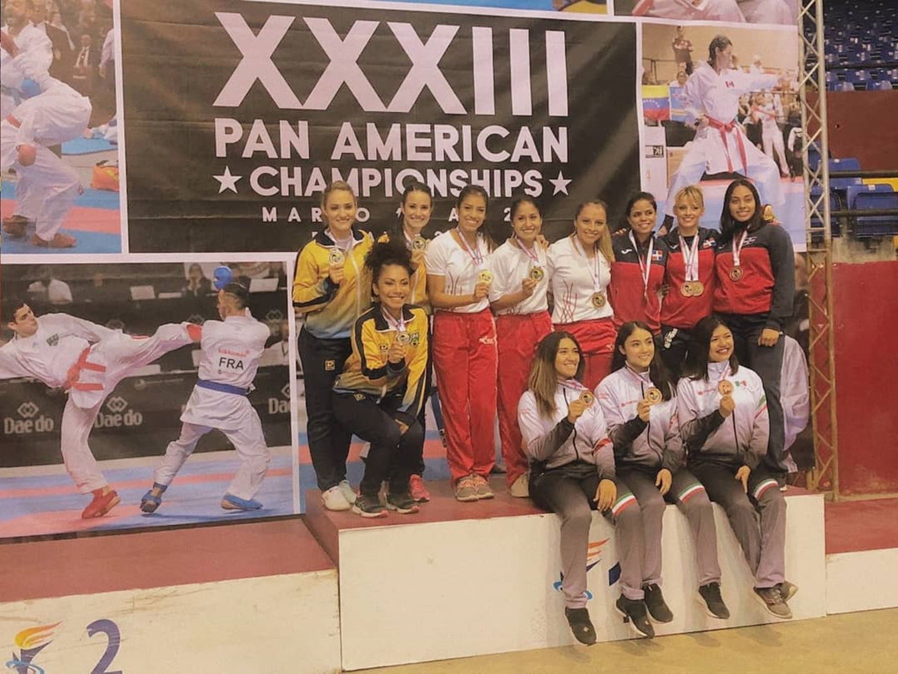 Equipo femenino de karate Cortesía