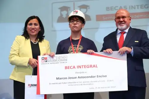 Ministros de Educación y de Vivienda en ceremonia de apertura del Año Académico 2019 de Sencico. ANDINA/Norman Córdova
