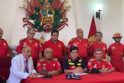 Conferencia de prensa de los bomberos. Foto: Andina/Difusión