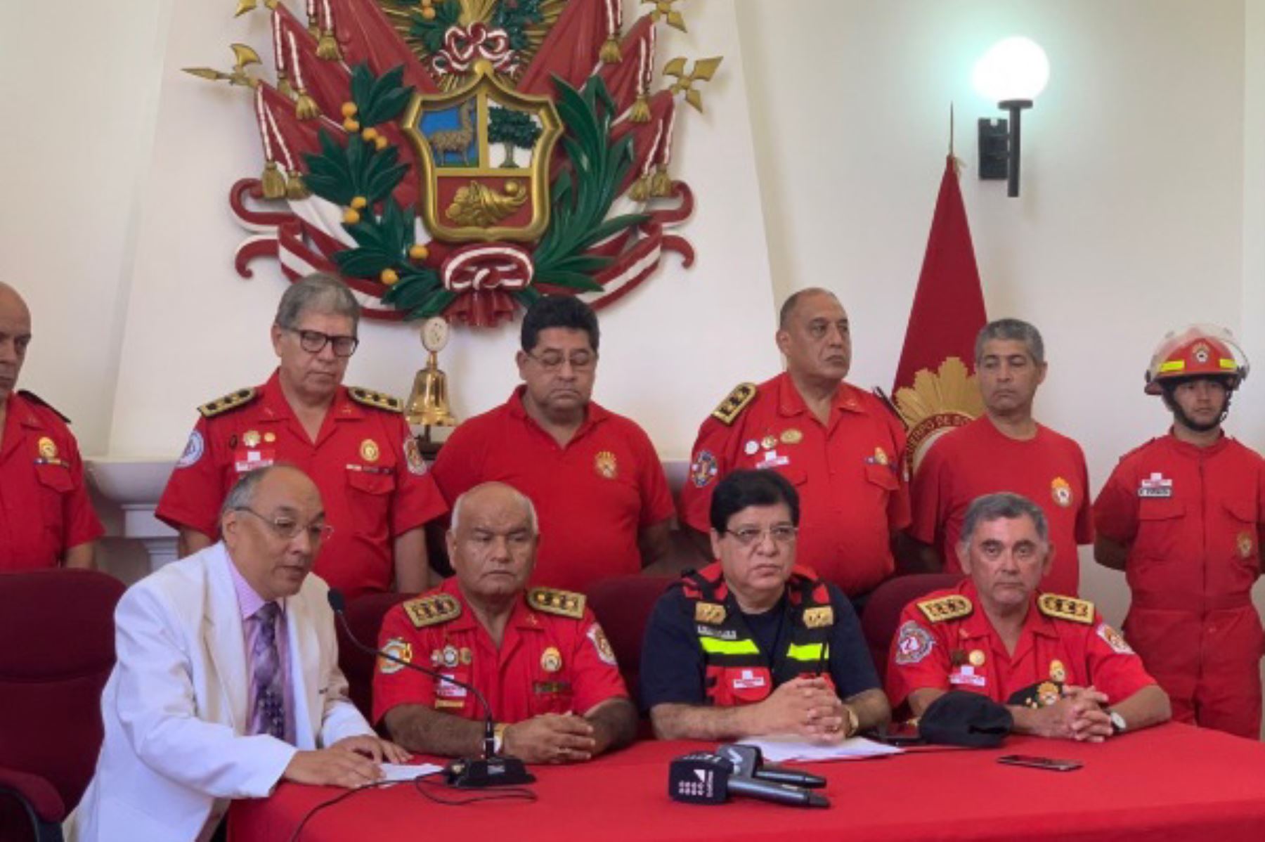 Conferencia de prensa de los bomberos. Foto: Andina/Difusión