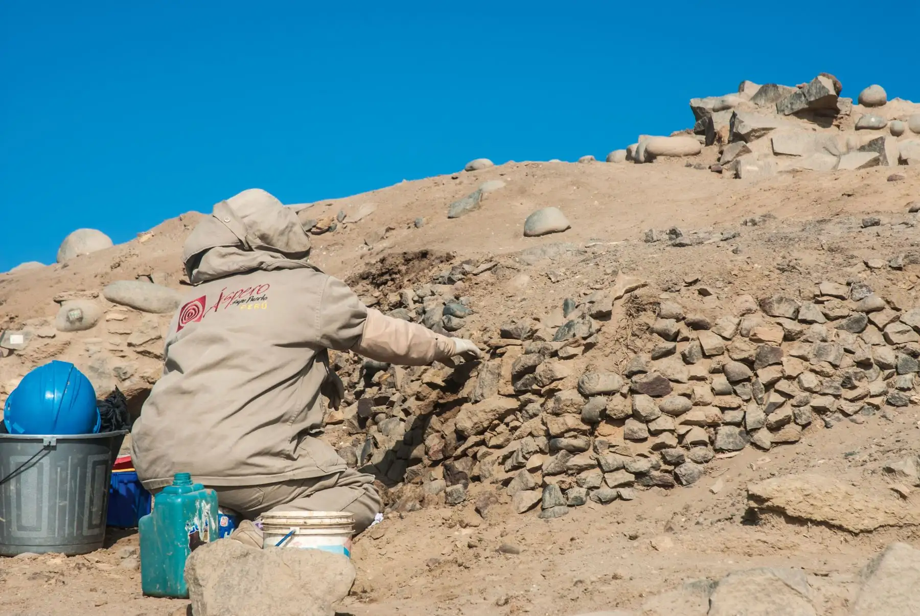 Los investigadores de la Zona Arqueológica Caral, presentaron los hallazgos que demuestran cómo esta sociedad llegó a relacionarse con otros grupos o culturas, interacción que habría llegado por la costa, hasta Ecuador, y, por ríos, hasta la Amazonía. Foto: ANDINA/Difusión