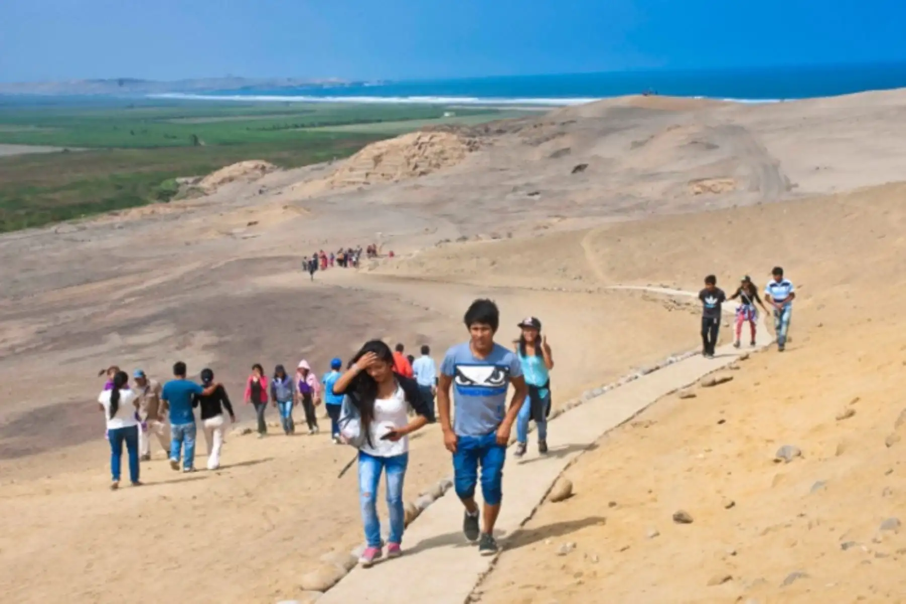 Los habitantes de la ciudad pesquera de Áspero, centro urbano de la civilización Caral, desarrollaron un elaborado sistema de interacción interregional con poblaciones de costa, sierra y selva, a través de vías terrestres y marítimas, sostuvo Ruth Shady Solís, directora de la Zona Arqueológica Caral (ZAC), Unidad Ejecutora del Ministerio de Cultura del Perú.