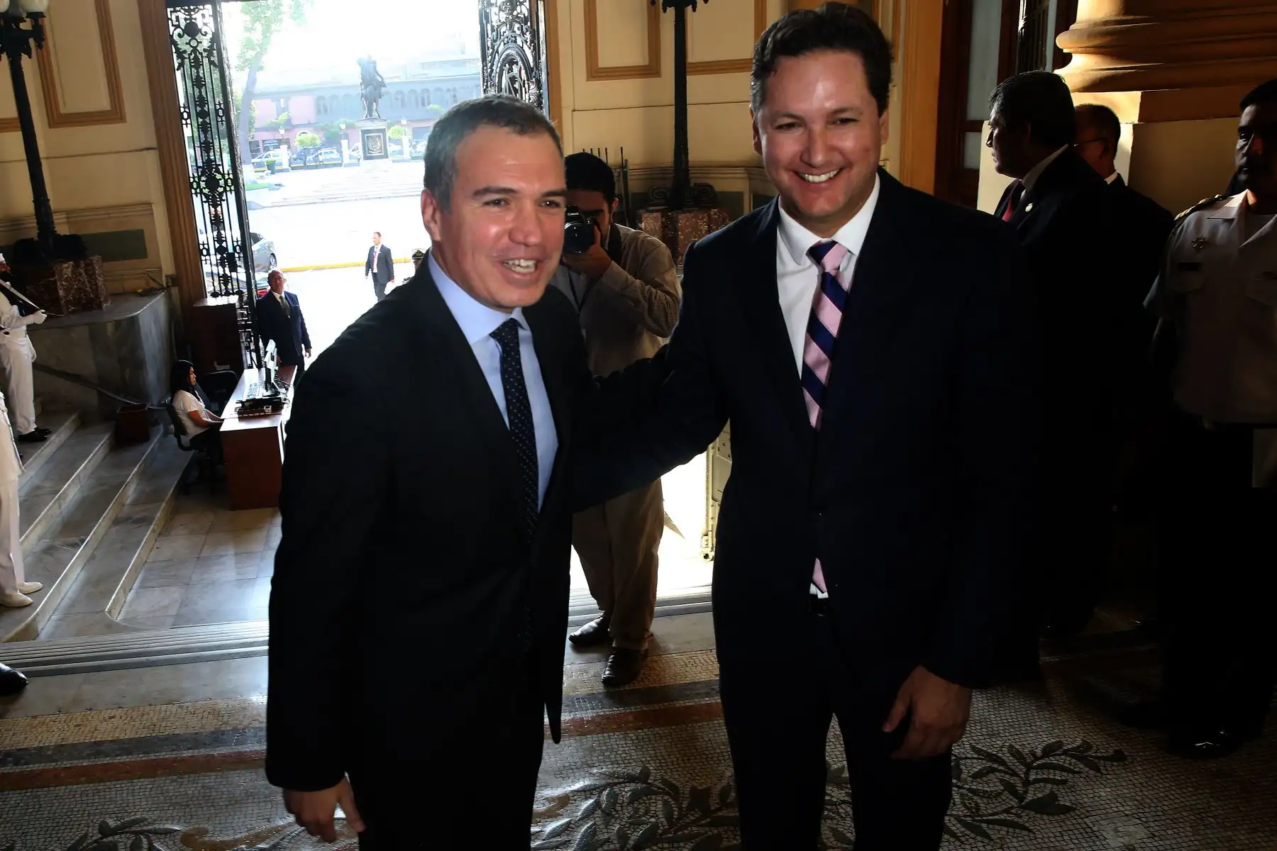 El presidente del Consejo de Ministros Salvador del Solar,  se reunió con el titular del Poder Legislativo, Daniel Salaverry, en el congreso de la república.Foto: ANDINA/Jhony Laurente