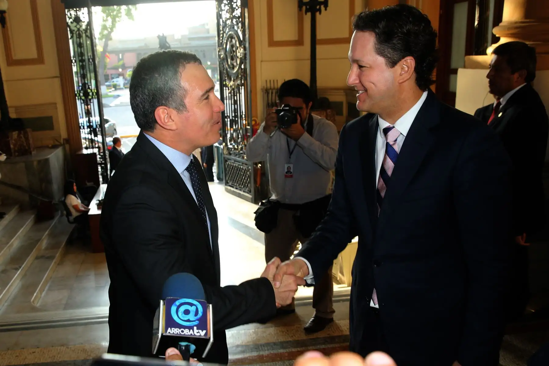 El presidente del Consejo de Ministros Salvador del Solar,  se reunió con el titular del Poder Legislativo, Daniel Salaverry, en el congreso de la república.Foto: ANDINA/Jhony Laurente