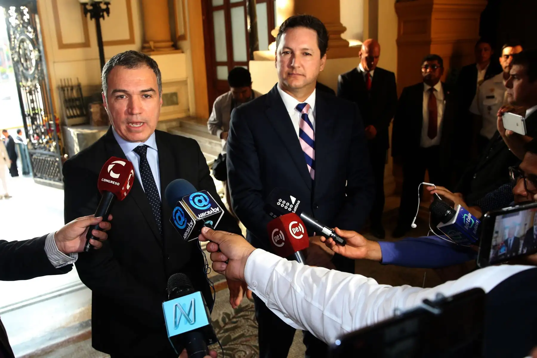 El presidente del Consejo de Ministros Salvador del Solar,  se reunió con el titular del Poder Legislativo, Daniel Salaverry, en el congreso de la república.Foto: ANDINA/Jhony Laurente