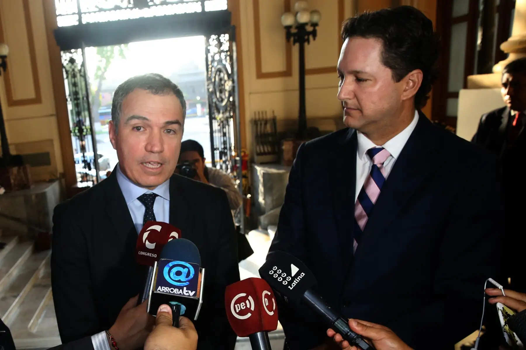 El presidente del Consejo de Ministros Salvador del Solar,  se reunió con el titular del Poder Legislativo, Daniel Salaverry, en el congreso de la república.Foto: ANDINA/Jhony Laurente