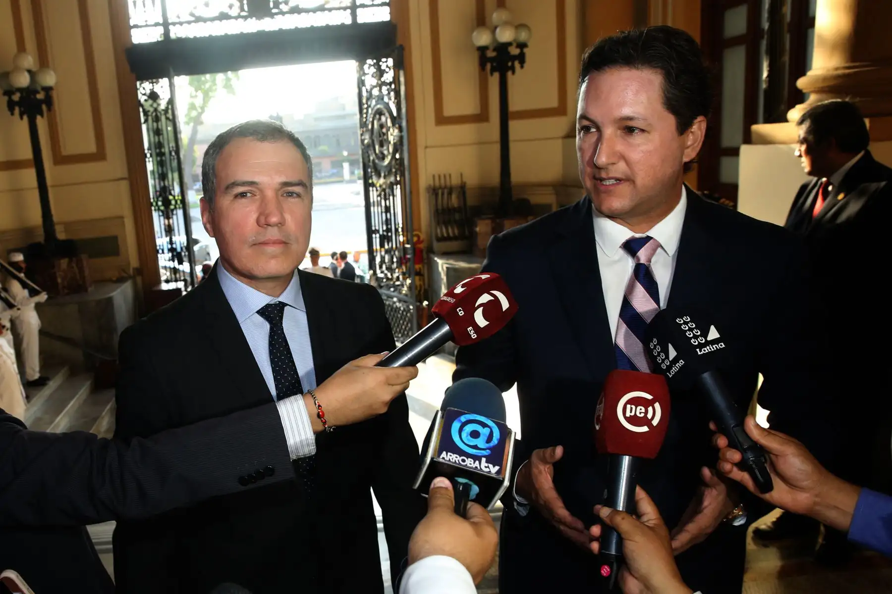 El presidente del Consejo de Ministros Salvador del Solar,  se reunió con el titular del Poder Legislativo, Daniel Salaverry, en el congreso de la república.Foto: ANDINA/Jhony Laurente