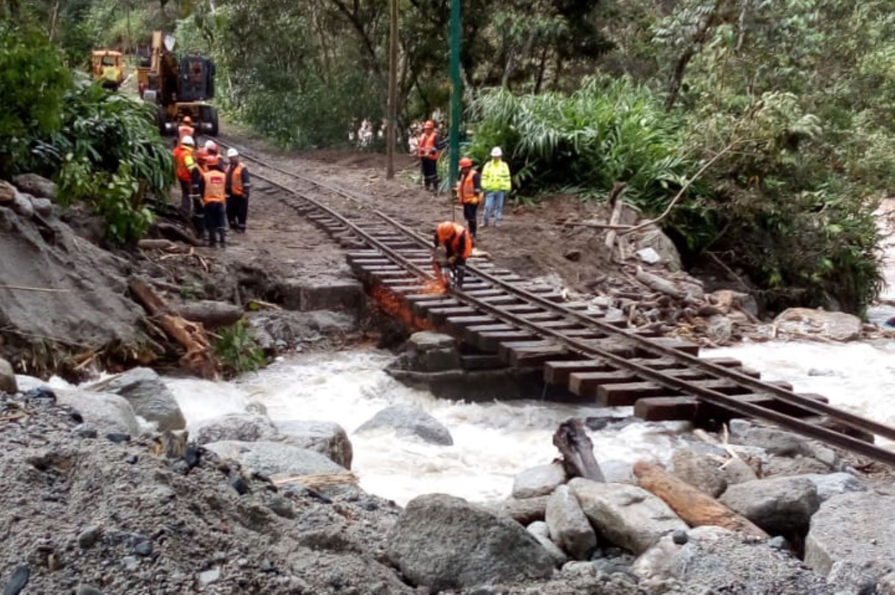 Intensifican labores para restablecer tránsito en la vía férrea Machu Picchu-Hidroeléctrica. ANDINA/Difusión