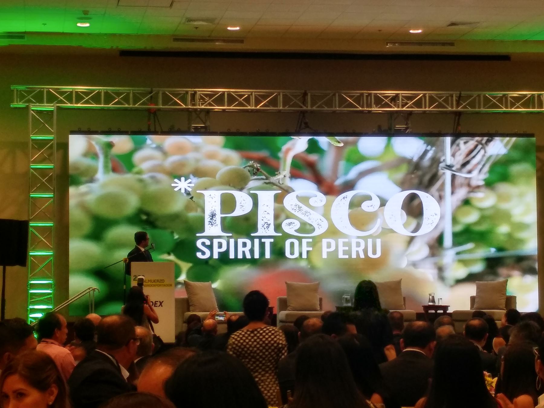 Ministro Edgar Vásquez presenta la marca "Pisco, Spurit of Peru". Foto: Andina