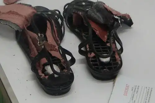 Una mujer pretendía ingresar al penal de Puno, oculta en los tacos de sus sandalias, una sustancia blanquecina que sería pasta básica de cocaína.