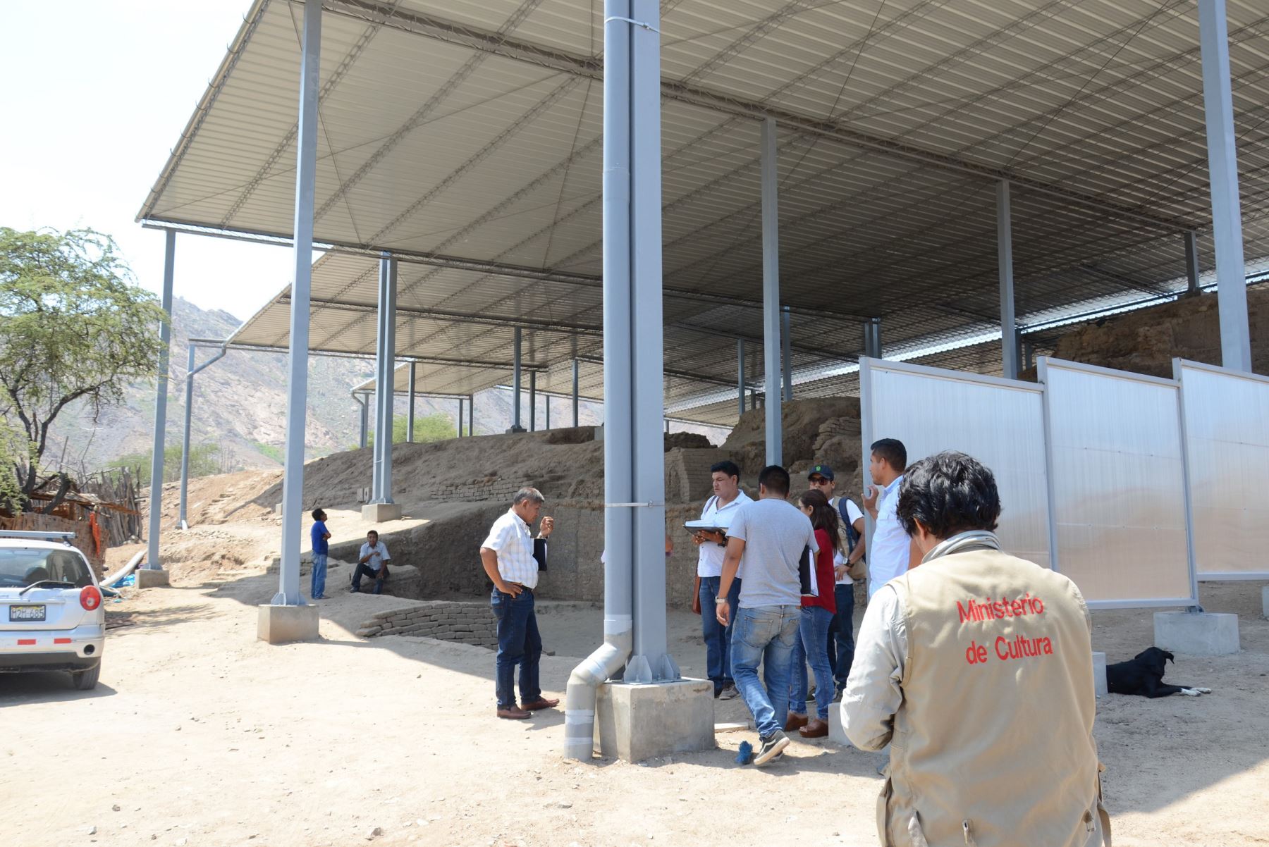 Garantizan la conservación de la Huaca Grande del Complejo Arqueológico de Saltur (Lambayeque) tras la instalación de coberturas.