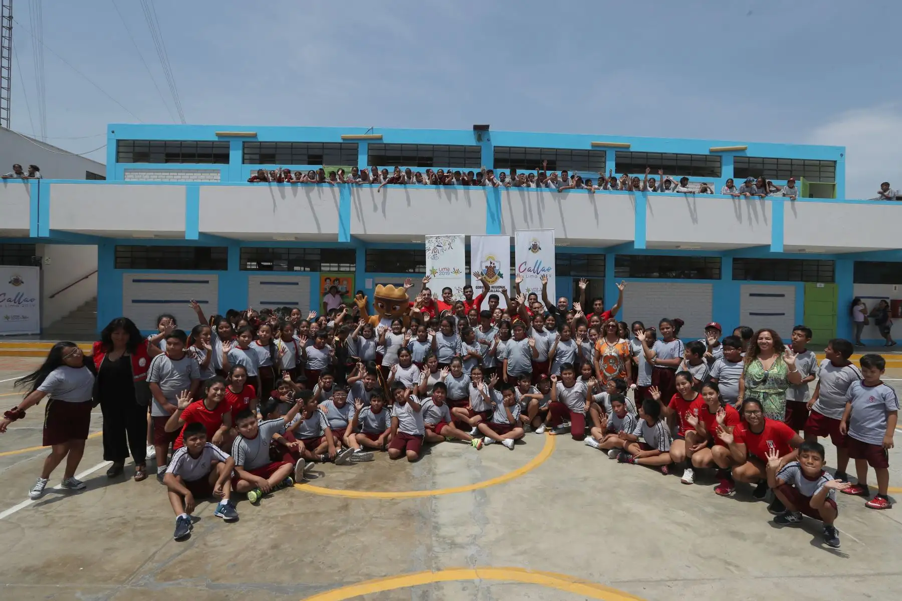 La selección peruana de Handball que participará en los Juegos Panamericanos visitó la I. E. Néstor Gambeta, en el marco de la campaña “Callao es Lima 2019“. Foto: ANDINA/Melina Mejía